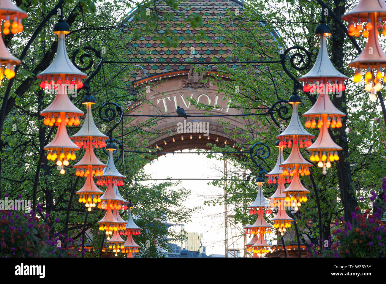 Dinamarca, Zelanda, Copenhague, Tivoli Gardens Park, signo Amuseument Foto de stock