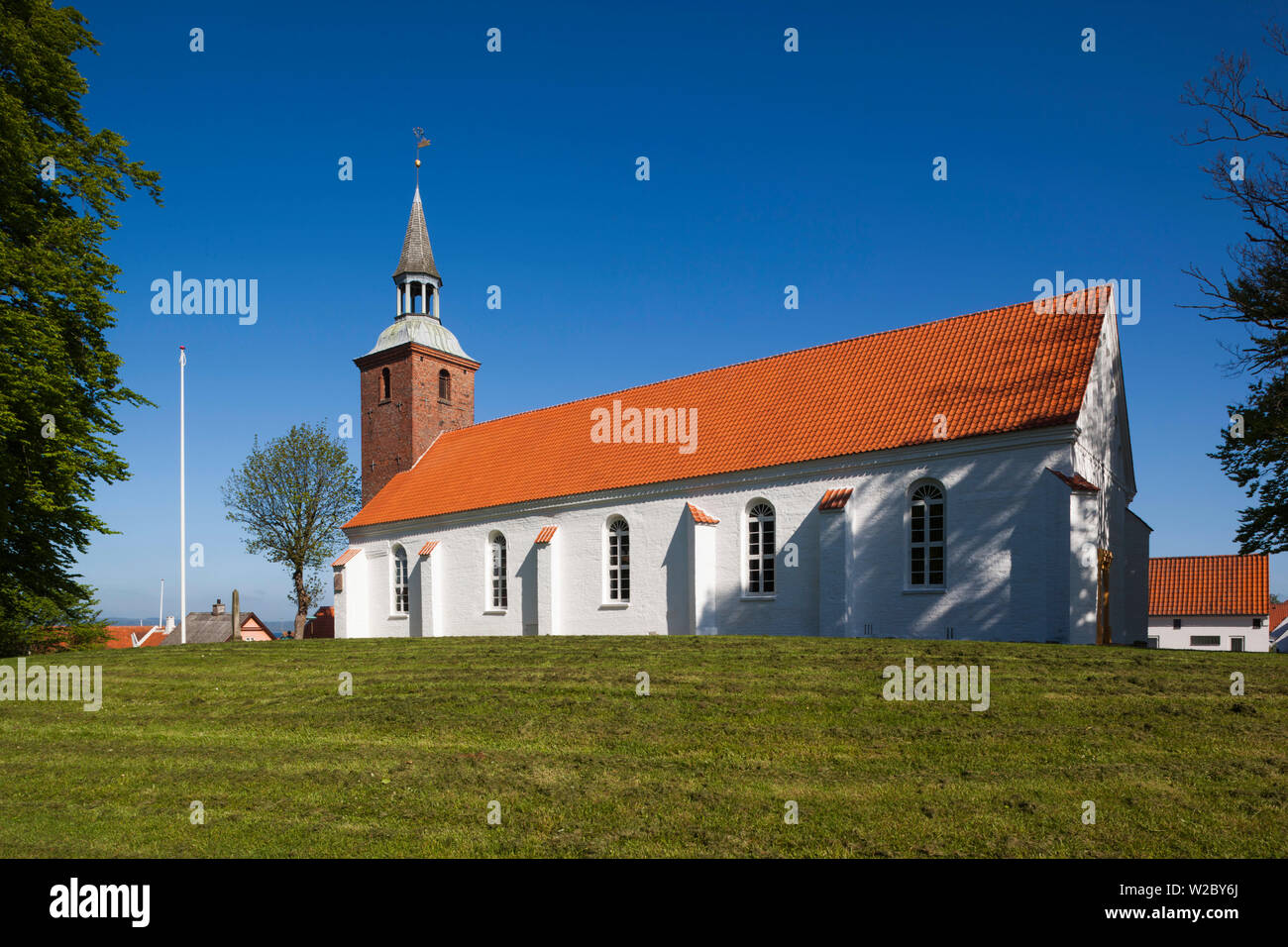 Dinamarca, Jutlandia, Ebeltoft, la iglesia de la aldea Foto de stock
