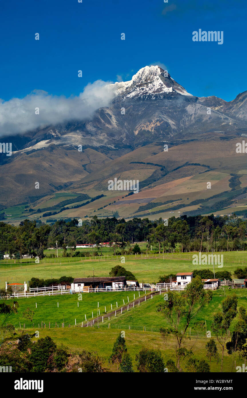 Illiniza montañas volcánicas, al sur de Quito, denominado Illiniza Sur, Reserva Ecológica Illiniza, Provincia de Cotopaxi, Ecuador Foto de stock