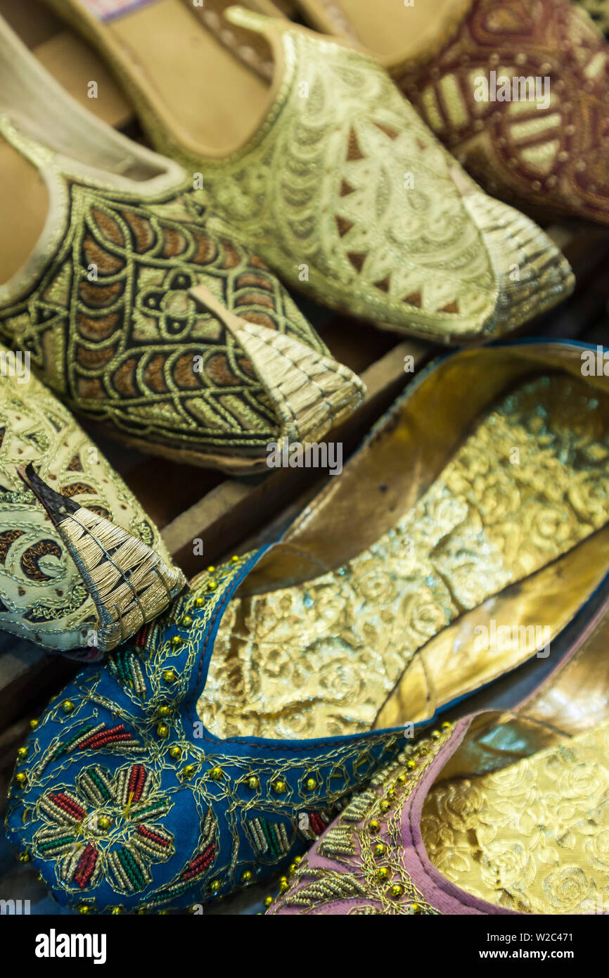 Irán, en el centro de Irán, Shiraz, persa tradicional zapatillas Foto de stock