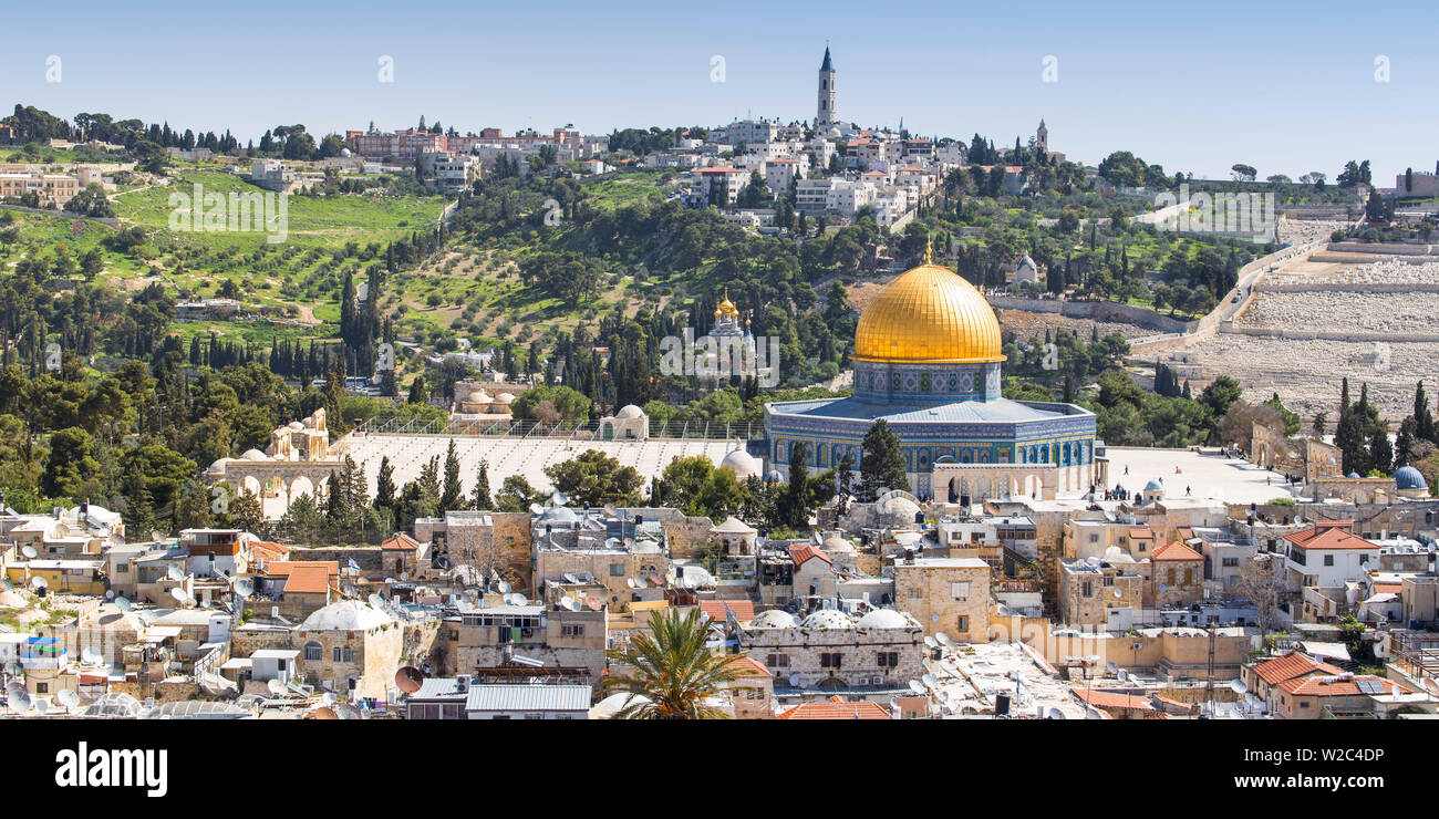 Israel, Jerusalén, vista de la Ciudad Vieja, la cúpula de la roca en el Monte del Templo, y el Monte de los Olivos Foto de stock