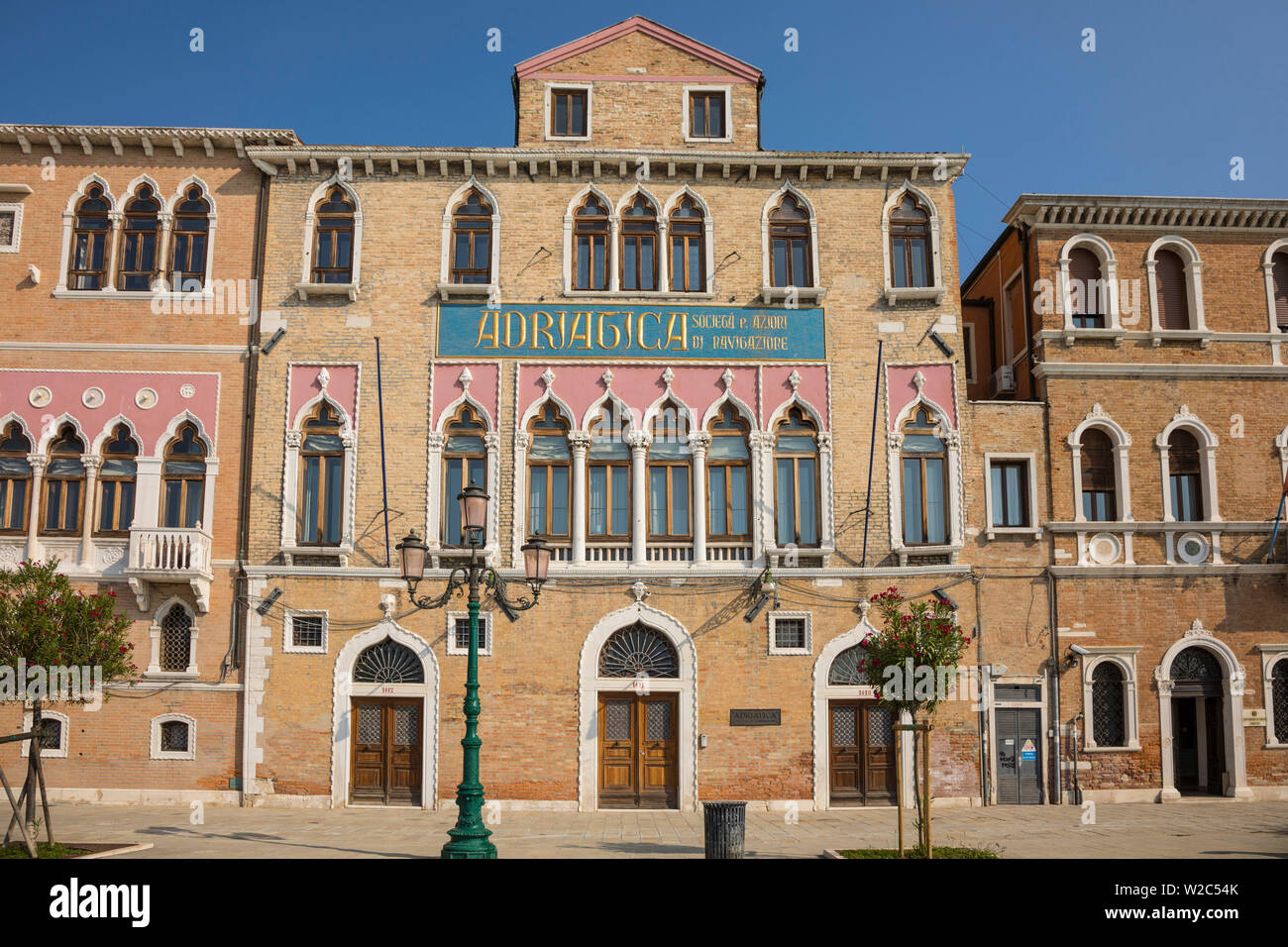 Edificio Adriatica, Dorsoduro, en Venecia, Italia Foto de stock