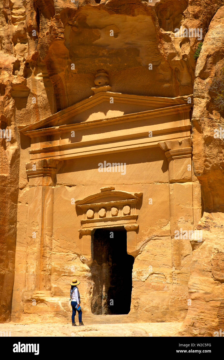 Turista en poco Petra (Jordania), Oriente Medio (MR) Foto de stock