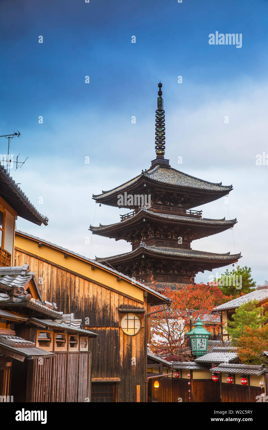 Japón, Kyoto, Distrito Higashiyama, Gion, Yasaka Pagoda en templo Hokanji Foto de stock