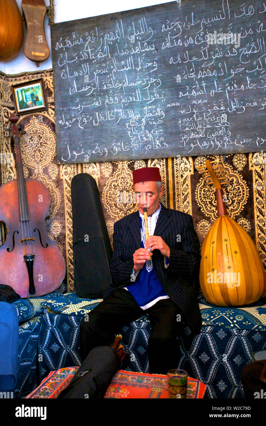 Músicos andaluces en Les Fils Du Detroit Cafe, Tánger, Marruecos, Norte de África Foto de stock