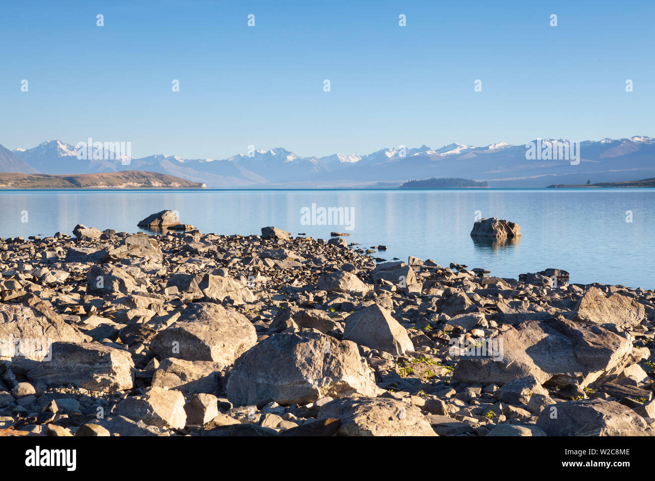 Lago Tekapo, Mackenzie País, Canterbury, Isla del Sur, Nueva Zelanda Foto de stock