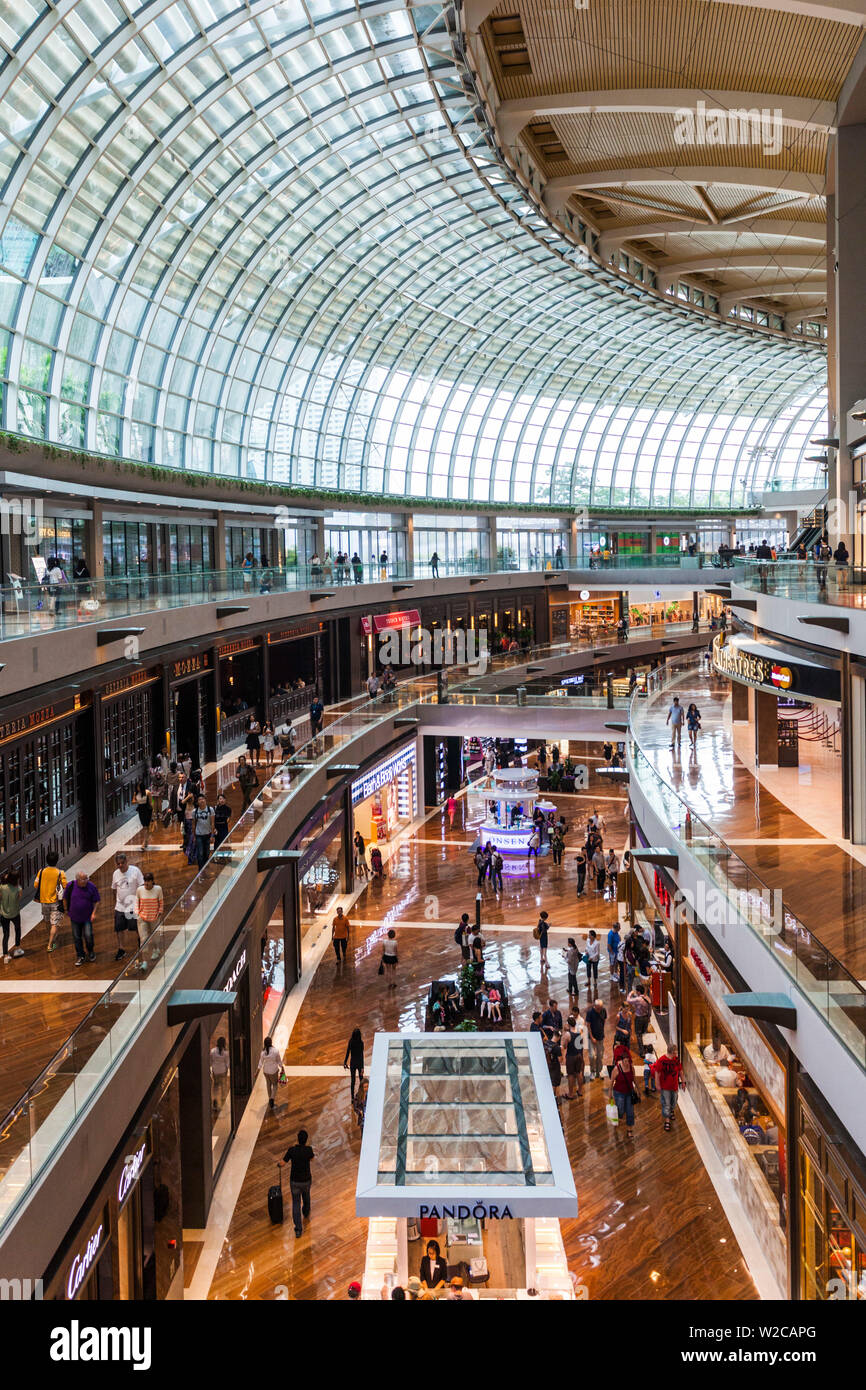 Singapur, las tiendas en Marina Bay Sands, centro comercial interior Foto de stock