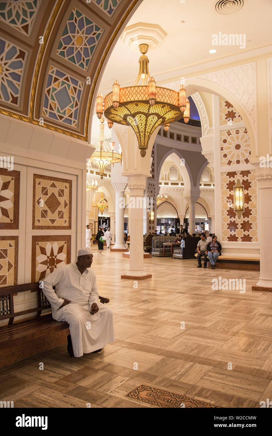 Dubai Mall, en el centro de la ciudad, Dubai, Emiratos Árabes Unidos. Foto de stock