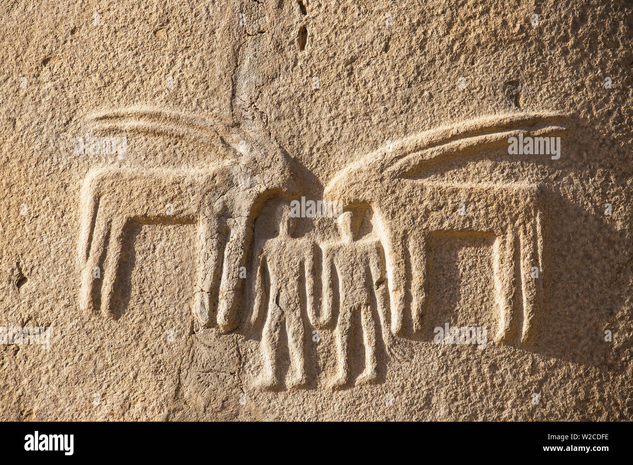 Los Emiratos Árabes Unidos, Abu Dhabi, Al Ain, HILI, HILI Parque Arqueológico, tumba que data de finales del tercer milenio a.C., 5000-año-viejo petroglifos â€" dos personas y 2 oryx Foto de stock