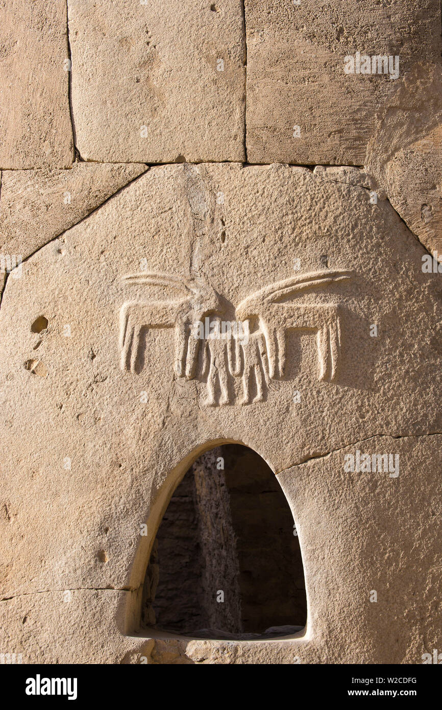 Los Emiratos Árabes Unidos, Abu Dhabi, Al Ain, HILI, HILI Parque Arqueológico, tumba que data de finales del tercer milenio a.C., 5000-año-viejo petroglifos â€" dos personas y 2 oryx Foto de stock