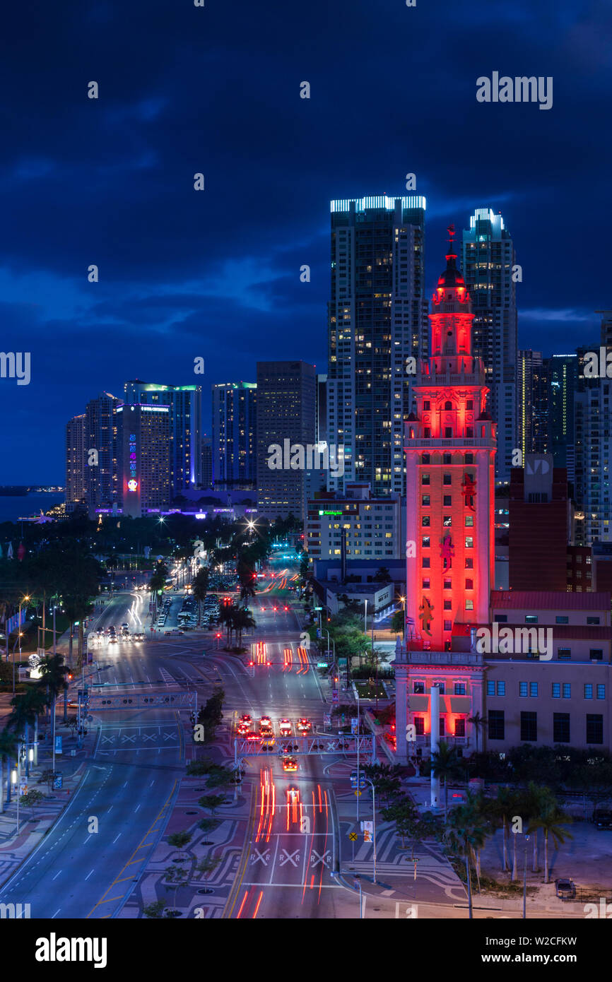 Estados Unidos, Florida, Miami, elevada con vistas a la ciudad con la Torre de la Libertad Foto de stock