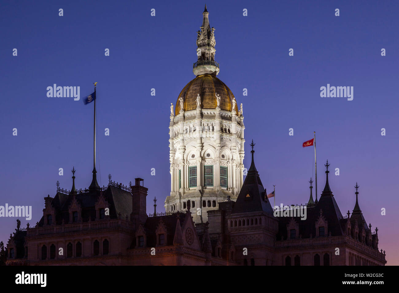 Estados Unidos, Connecticut, Hartford, Connecticut, la cúpula del Capitolio del estado encendido al amanecer Foto de stock