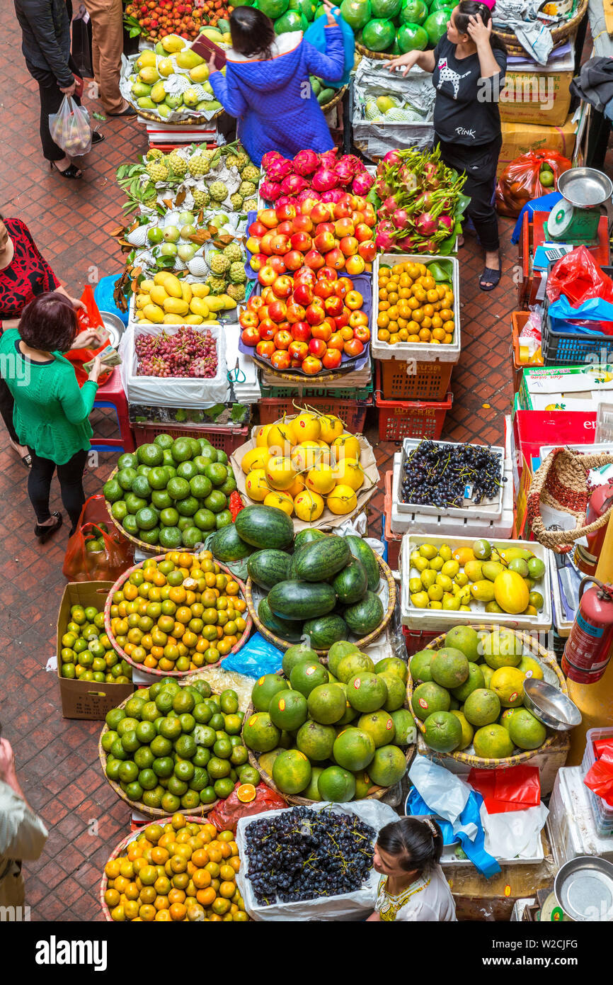 Mercado de verduras en el centro de Hanoi, Vietnam Foto de stock