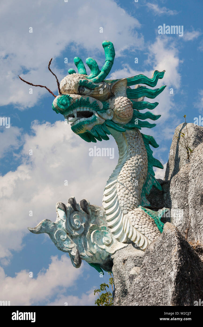 Vietnam, Dien Bien Phu, estatua de dragón Foto de stock