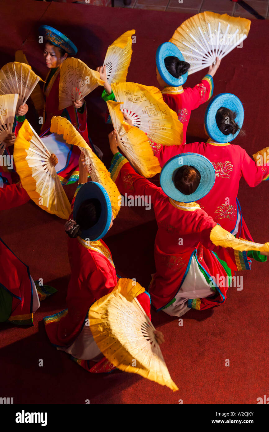 Vietnam, Hue, Ciudad Imperial de Hue, el Teatro Real, el rendimiento de la clásica música vietnamita Foto de stock