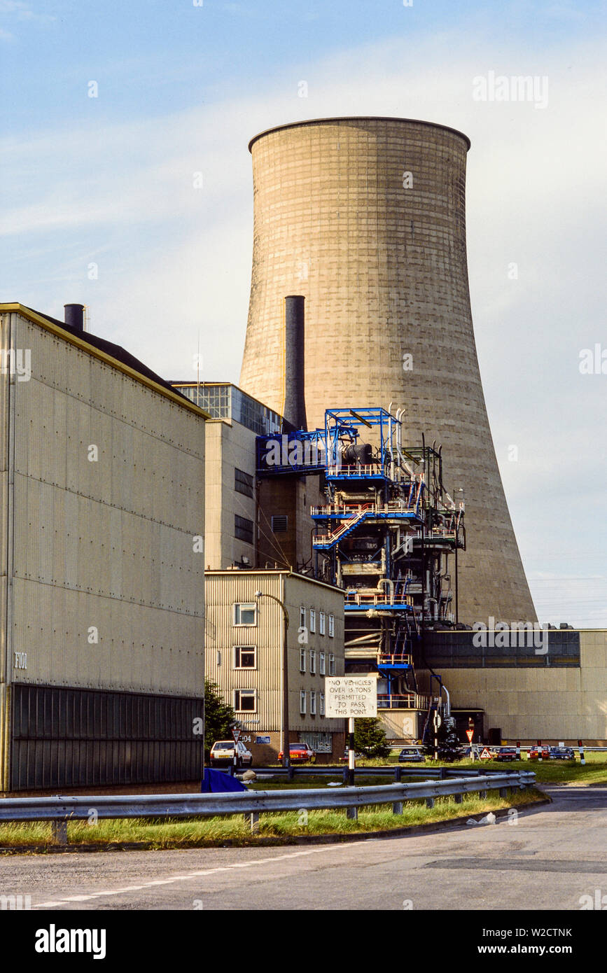 De Sellafield, Inglaterra, Reino Unido. De julio de 1986. La planta de reprocesamiento nuclear. Foto: © Simon Grosset. Archivo: Imagen digitalizada de una transparencia original. Foto de stock