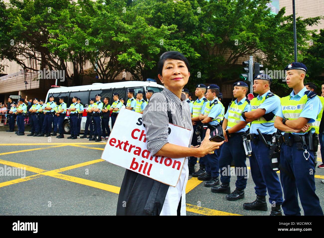 Hong Kong, China - Julio 07th, 2019. Consejero Legislativo Claudia Mo muestra su apoya a los anti-ley de extradición de marzo. Crédito: Gonzales Foto/Alamy Live News Foto de stock