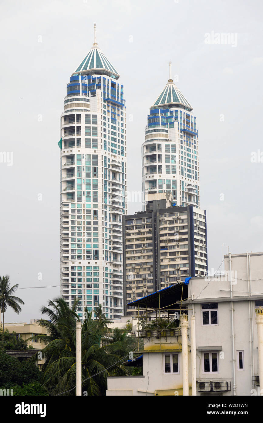 Caro edificio de apartamentos residenciales en mumbai fotografías e