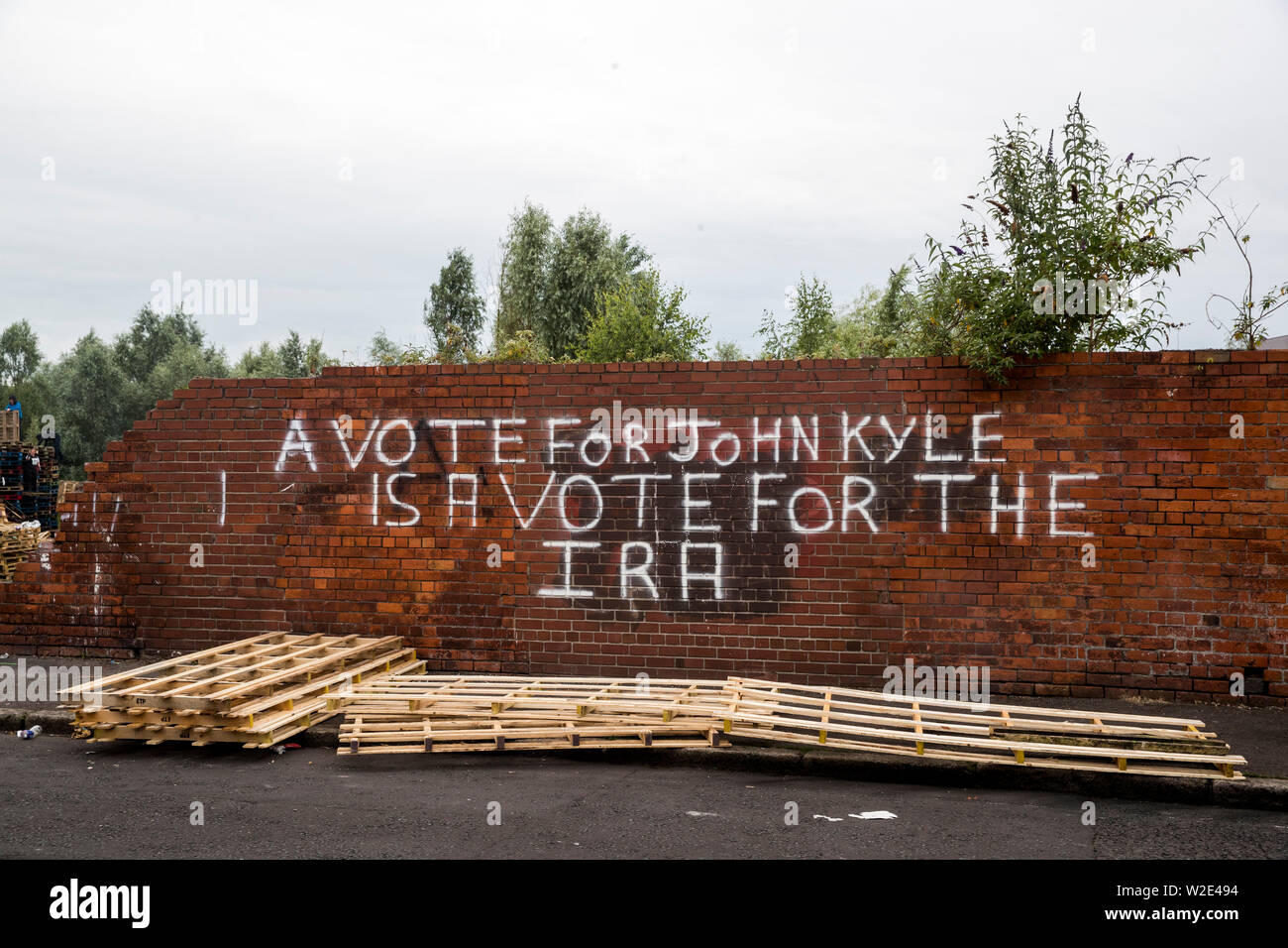 Graffiti En Una Pared De Lismore St En Belfast Votar Por John