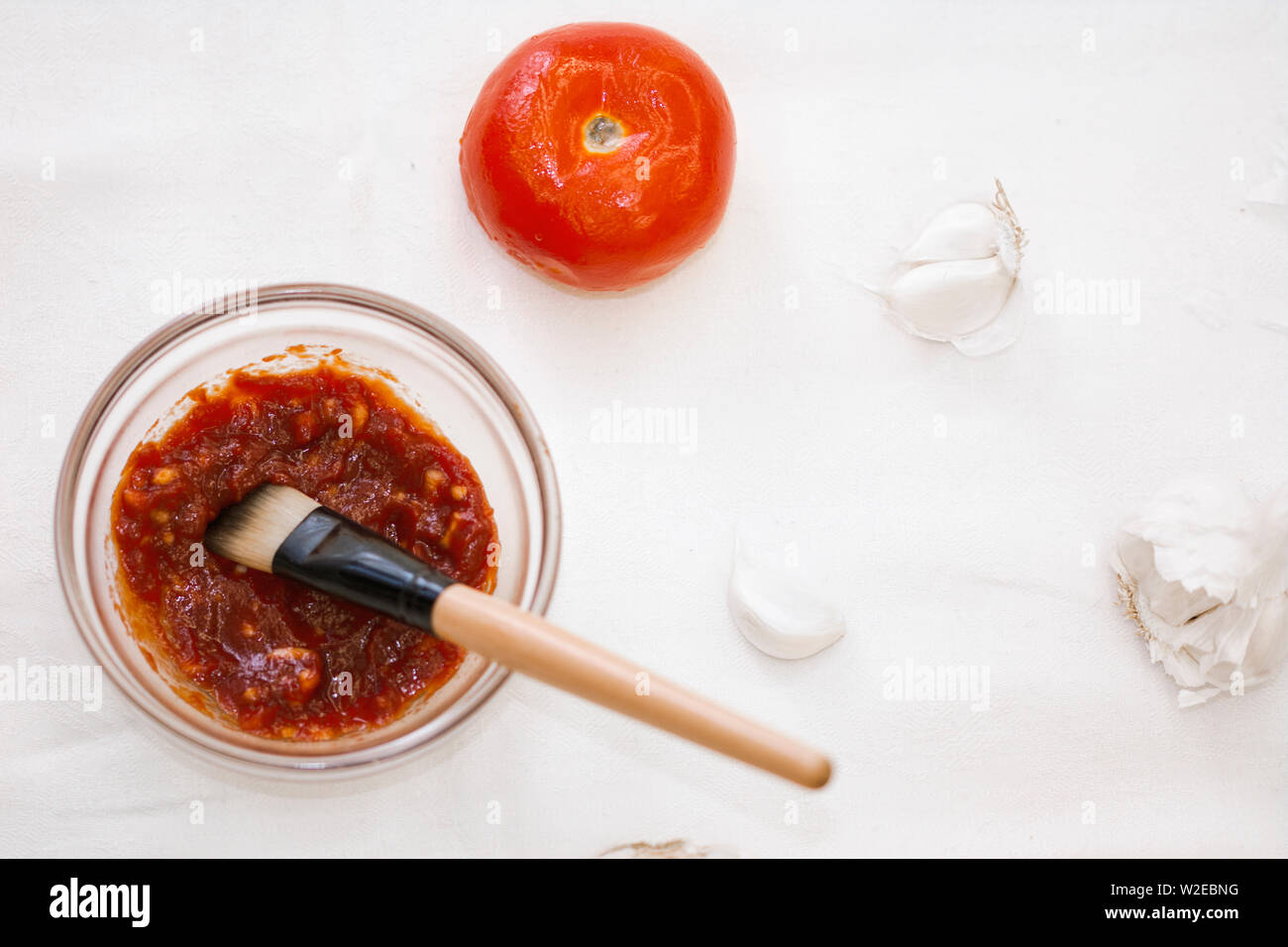 Mascarilla de tomate fotografías e imágenes de alta resolución - Alamy