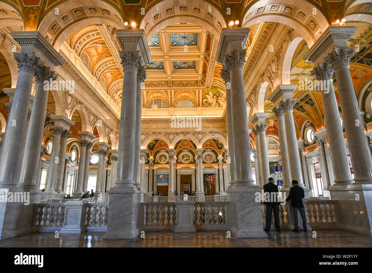Hall de entrada en la Biblioteca del Congreso en Capitol Hill. La biblioteca alberga 167 millones de artículos, incluyendo más de 30 millones de libros. Foto de stock