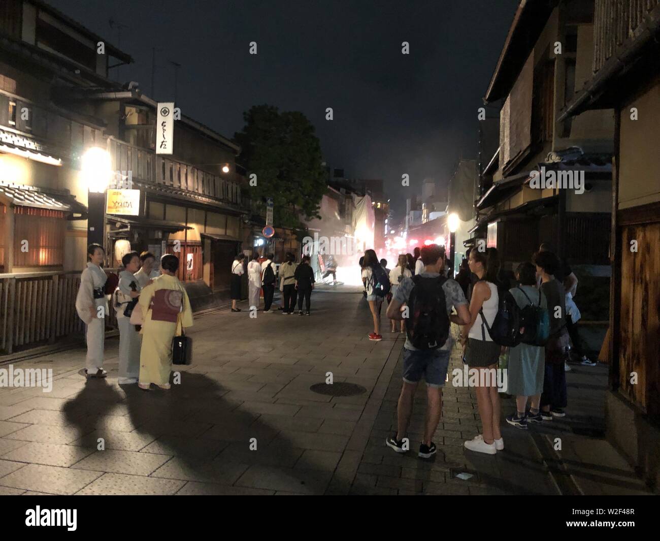 Japón Kyoto 8 de julio de 2019 fuego en el viejo distrito de geisha llamado Gion. Foto de stock