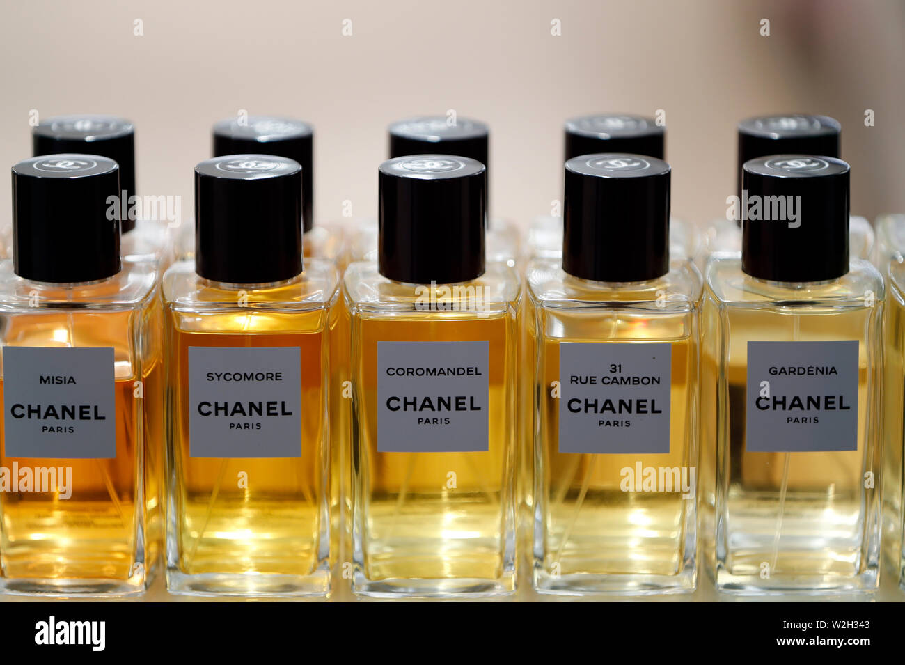 Perfume chanel fotografías e imágenes de alta resolución - Alamy