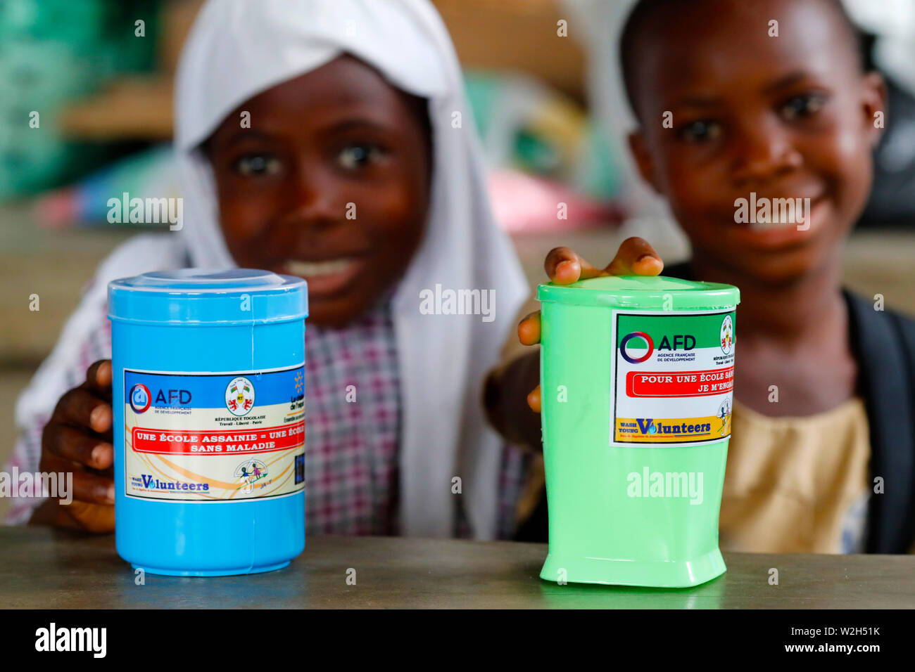 La escuela primaria de África. Los niños patrocinada por la ONG francesa : la Chaine de l'Espoir. ( Cadena de Esperanza ). Lome. Togo. Foto de stock