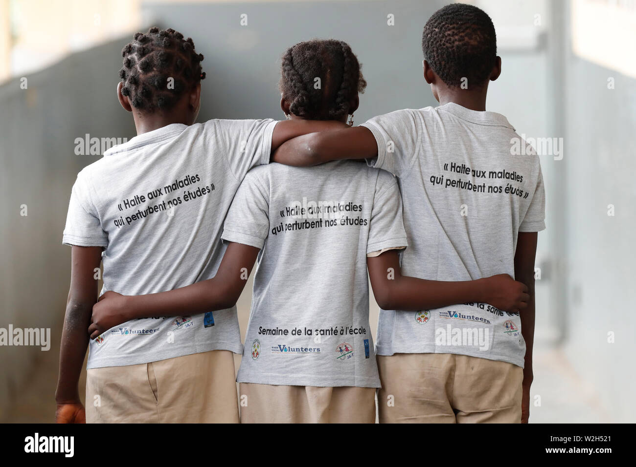 La escuela primaria de África. Los niños patrocinada por la ONG francesa : la Chaine de l'Espoir. ( Cadena de Esperanza ). Lome. Togo. Foto de stock