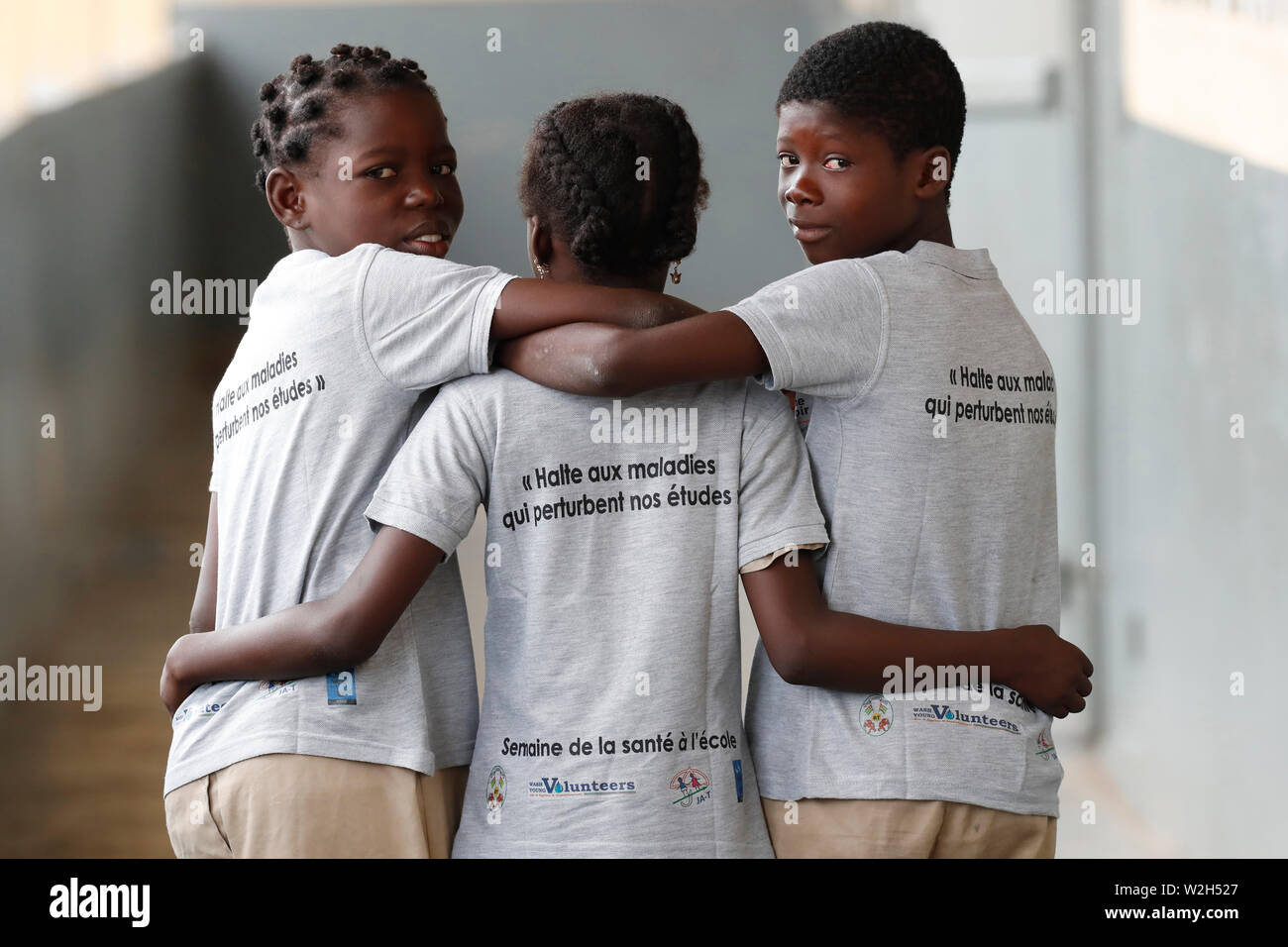 La escuela primaria de África. Los niños patrocinada por la ONG francesa : la Chaine de l'Espoir. ( Cadena de Esperanza ). Lome. Togo. Foto de stock