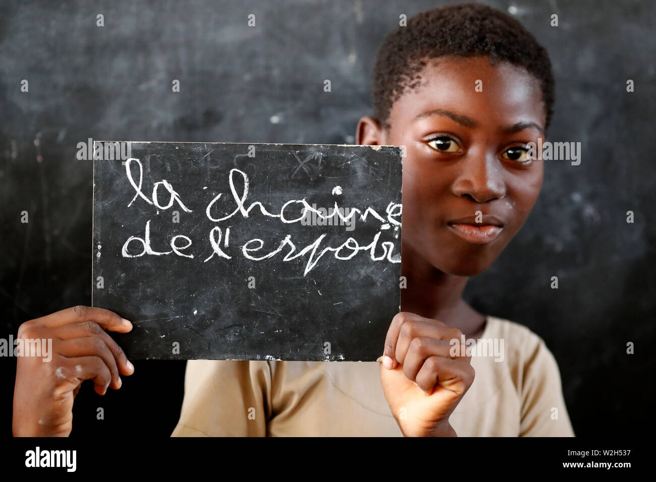 La escuela primaria de África. Los niños patrocinada por la ONG francesa : la Chaine de l'Espoir. ( Cadena de Esperanza ). Lome. Togo. Foto de stock