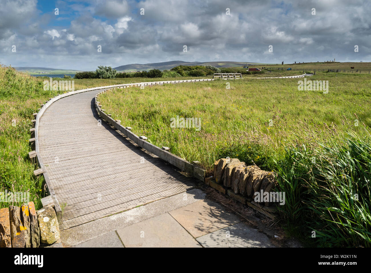 El anillo de Brodgar es un henge neolítico y círculo de piedra cerca de 6 millas al noreste de Stromness en el continente, la isla más grande de las Islas Orcadas, Scotlan Foto de stock