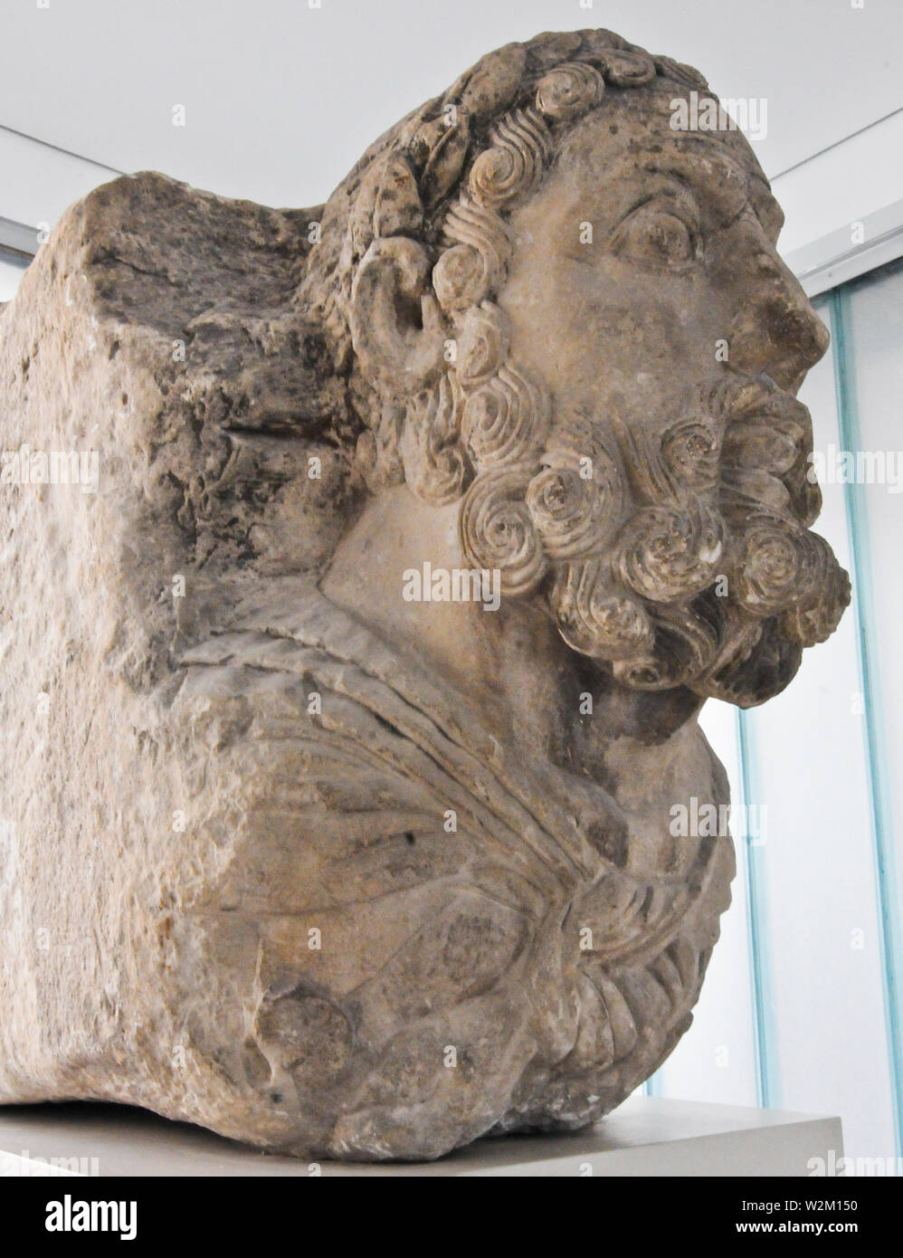 Busto del emperador Cómodo (180-192 DC) desde Burnum. Museo Arqueológico de la ciudad de Zadar. Croacia Foto de stock