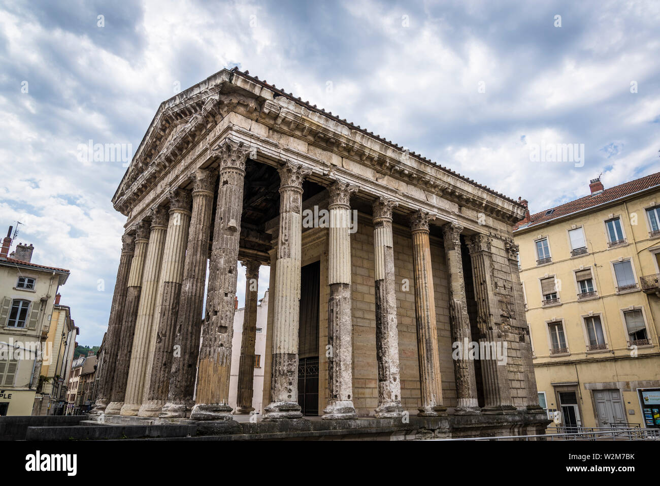 Templo de Augusto y Livia, un templo romano original, Vienne, Francia