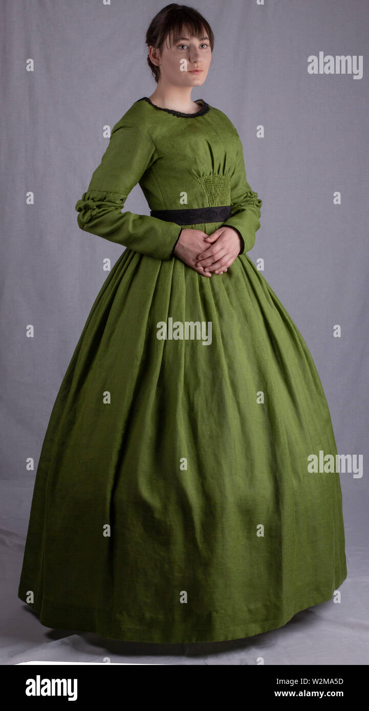 Mujer victoriana en ensemble verde Foto de stock