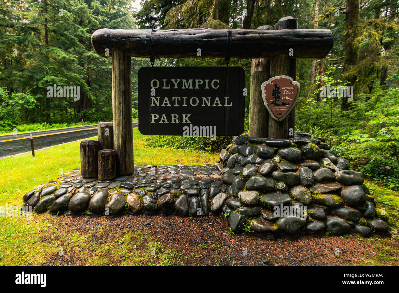 Señal de entrada a el Parque Nacional Olympic, Washington, Estados Unidos de América, EE.UU. Viajes, vacaciones, aventura, al aire libre. Foto de stock