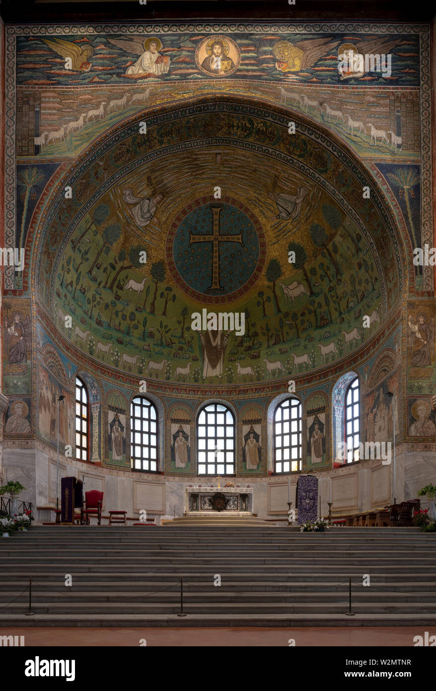 Ravenna, Basilica di Sant'Apollinare en Classe, Blick nach Osten in die Chorapsis Foto de stock