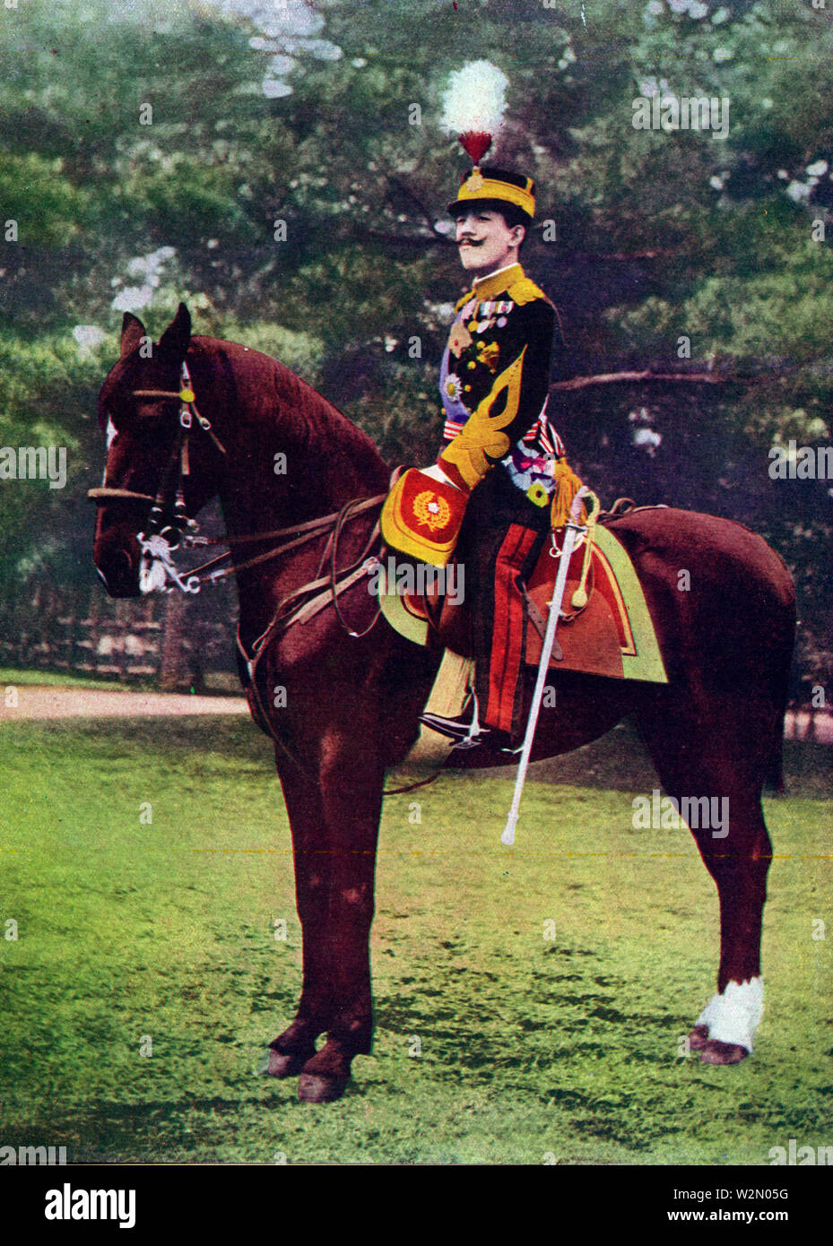 [ 1910s Japón - emperador Taisho ] - emperador Taisho a caballo. Impresión Vintage del siglo xx. Foto de stock