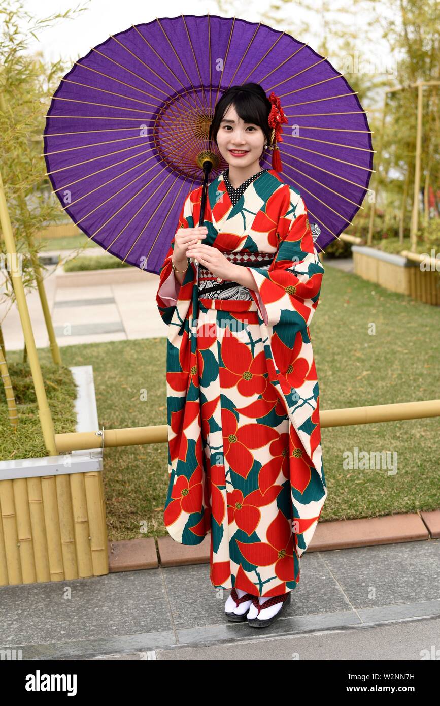 Mujer japonesa en un kimono tradicional vestimenta en Kyoto, Japón, Asia  Fotografía de stock - Alamy