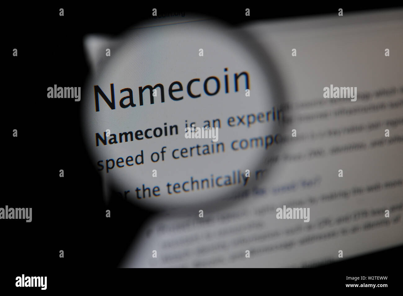 El sitio web Namecoin vistos a través de una lupa Foto de stock