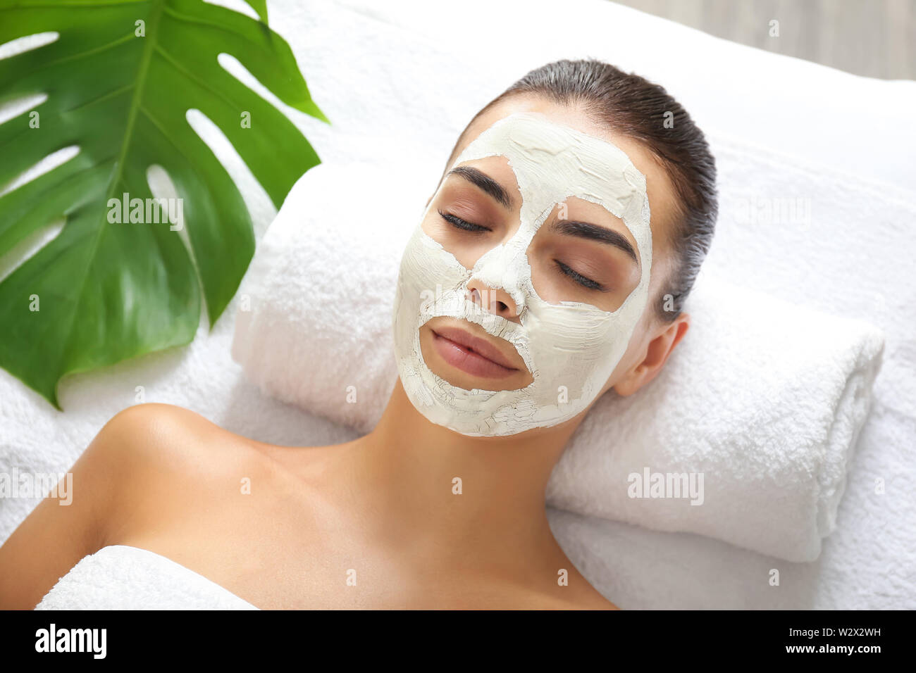 Relax tropical spa woman face mask fotografías e imágenes de alta  resolución - Página 2 - Alamy