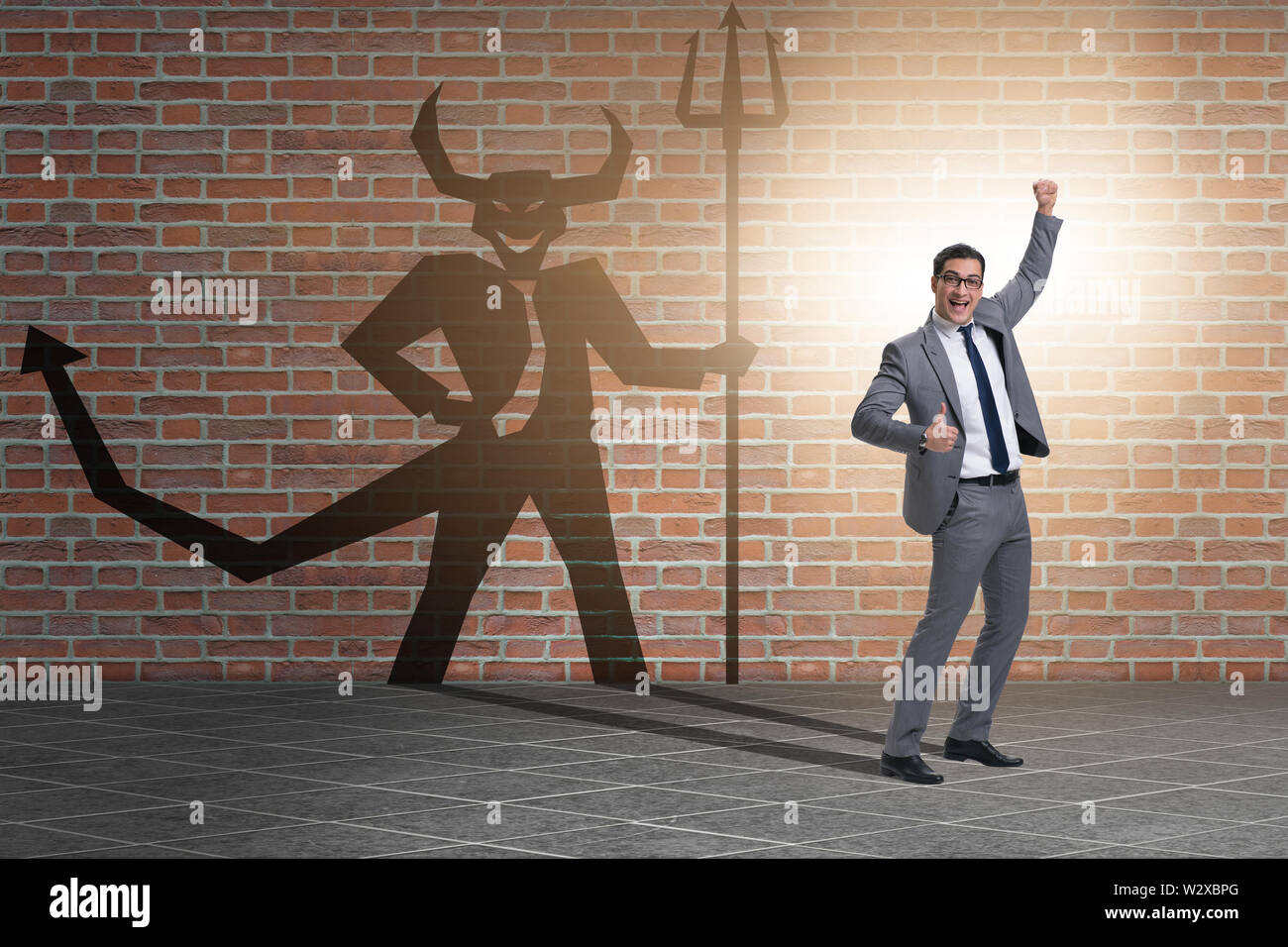 El diablo escondido en el empresario alter ego concepto Fotografía de