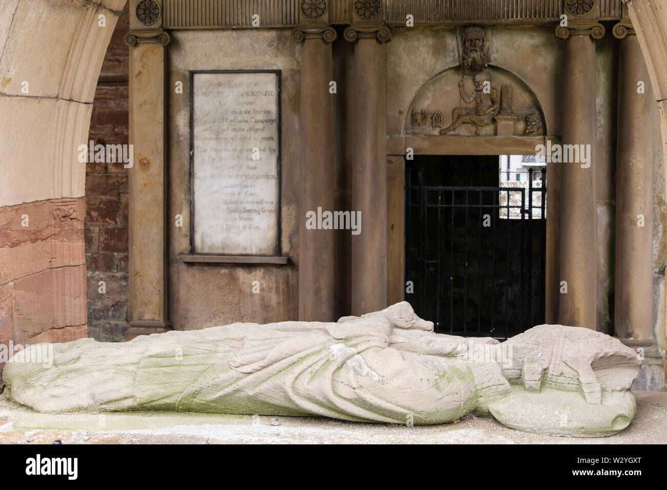 La tumba de la Condesa Euphemia de Ross en la Catedral del siglo xiii ruinas. Fortrose, Black Isle, Ross y Cromarty, Highland, Escocia, Reino Unido, Gran Bretaña Foto de stock