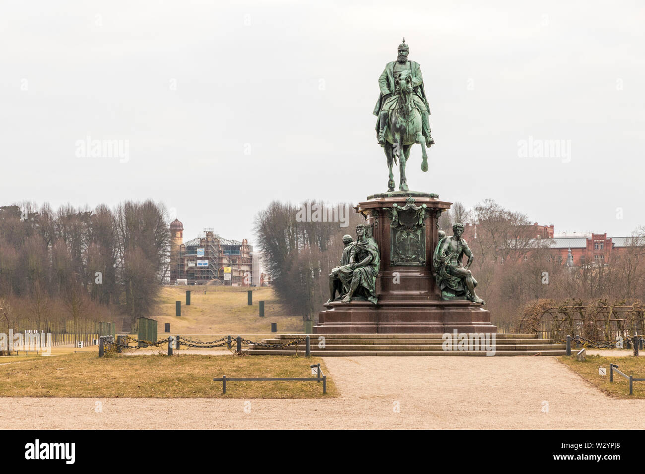 En Schwerin, Alemania. Monumento ecuestre de Federico Francisco II, Gran Duque de Mecklenburg-Schwerin, cerca del castillo de Schwerin Foto de stock