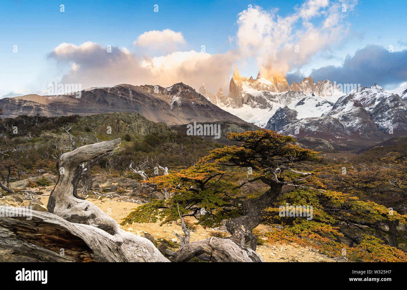 Monte Fitz Roy en el Parque Nacional Los Glaciares, El Chalten, Patagonia, Argentina. Foto de stock
