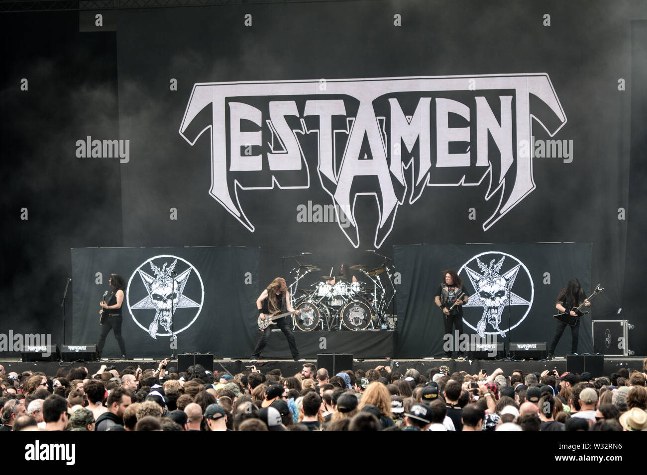 Testament band fotografías e imágenes de alta resolución - Alamy