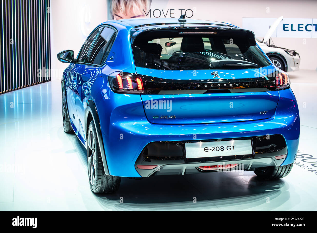 Ginebra, Suiza, marzo de 2019 nuevo todo-eléctrico Peugeot e-208 GT II en el Motor Show Internacional de Ginebra, eCMP, plataforma de 2ª generación, Peugeot e208 ev Foto de stock