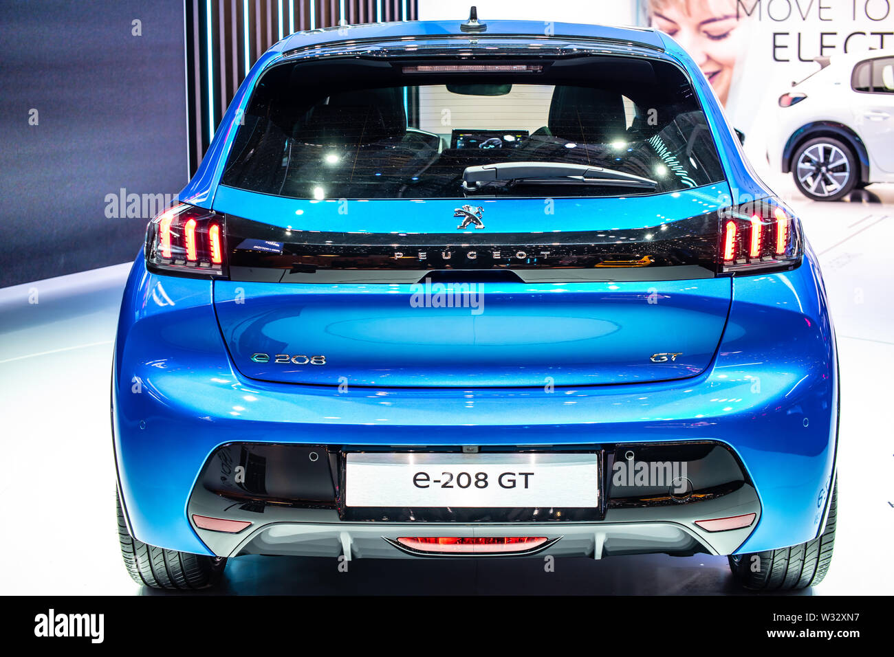 Ginebra, Suiza, marzo de 2019 nuevo todo-eléctrico Peugeot e-208 GT II en el Motor Show Internacional de Ginebra, eCMP, plataforma de 2ª generación, Peugeot e208 ev Foto de stock