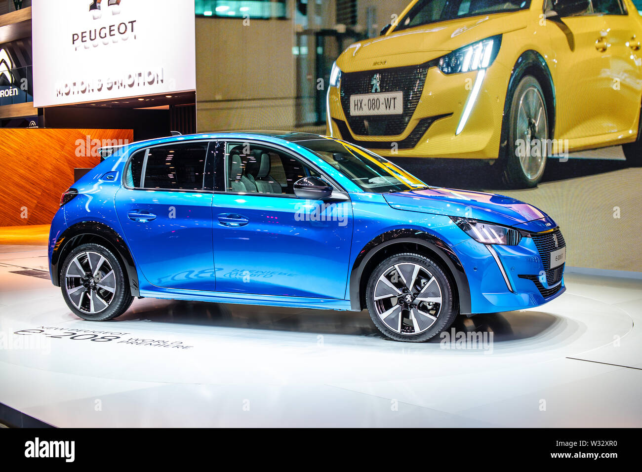 Ginebra, Suiza, marzo de 2019 nuevo todo-eléctrico Peugeot e-208 GT II en el Motor Show Internacional de Ginebra, eCMP, plataforma de 2ª generación, Peugeot e208 ev Foto de stock