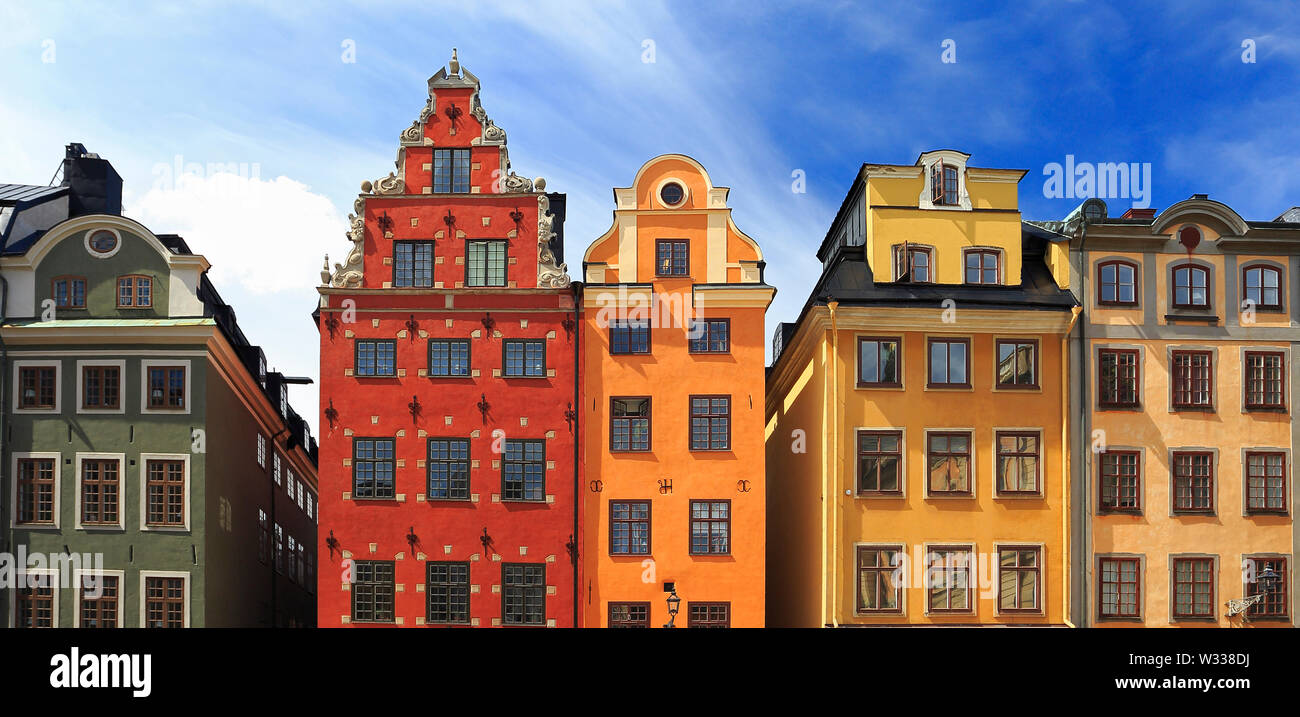 Arquitectura tradicional sueca en Stortorget, Gamla Stan, Estocolmo Foto de stock